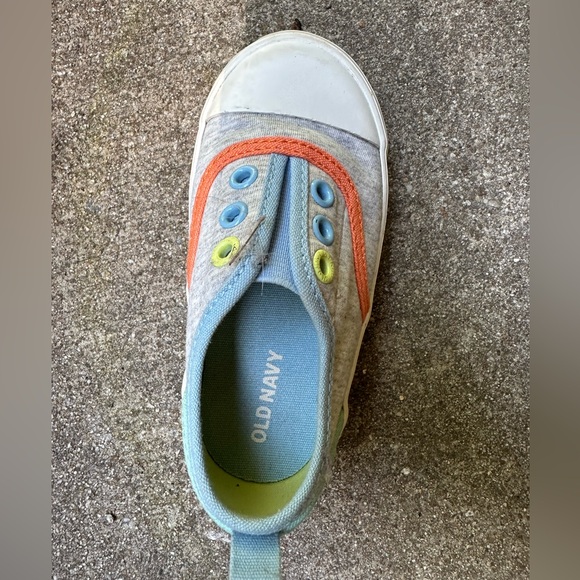 Old Navy toddler shoes, size 6 - Picture 3 of 6